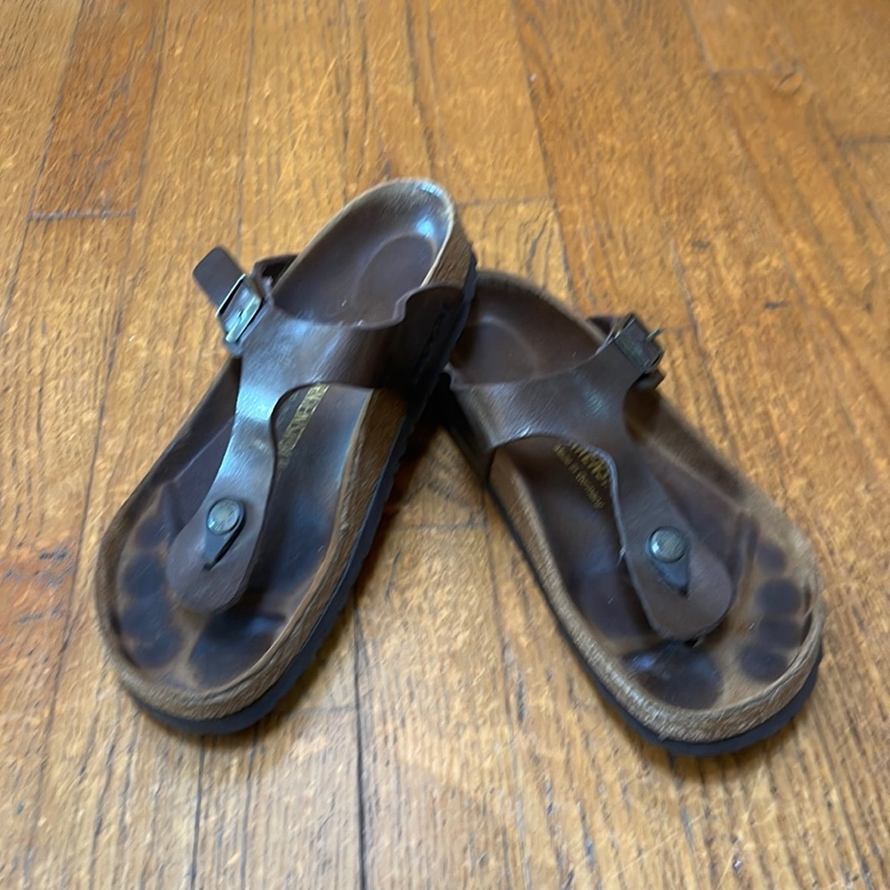 Womens Birkenstock Gizeh sandal. Size 38